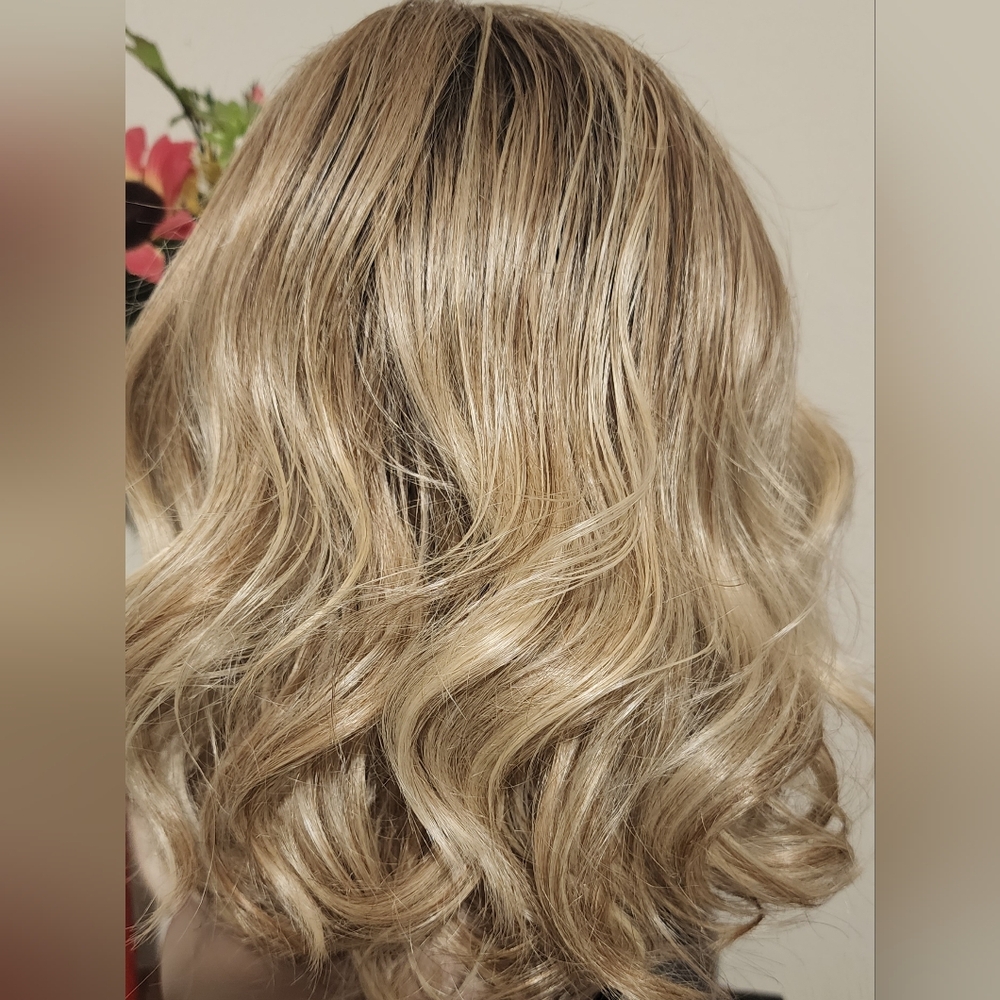 Raquel Welch Ombre Blonde Wavy Lace Wig - Picture 5 of 5